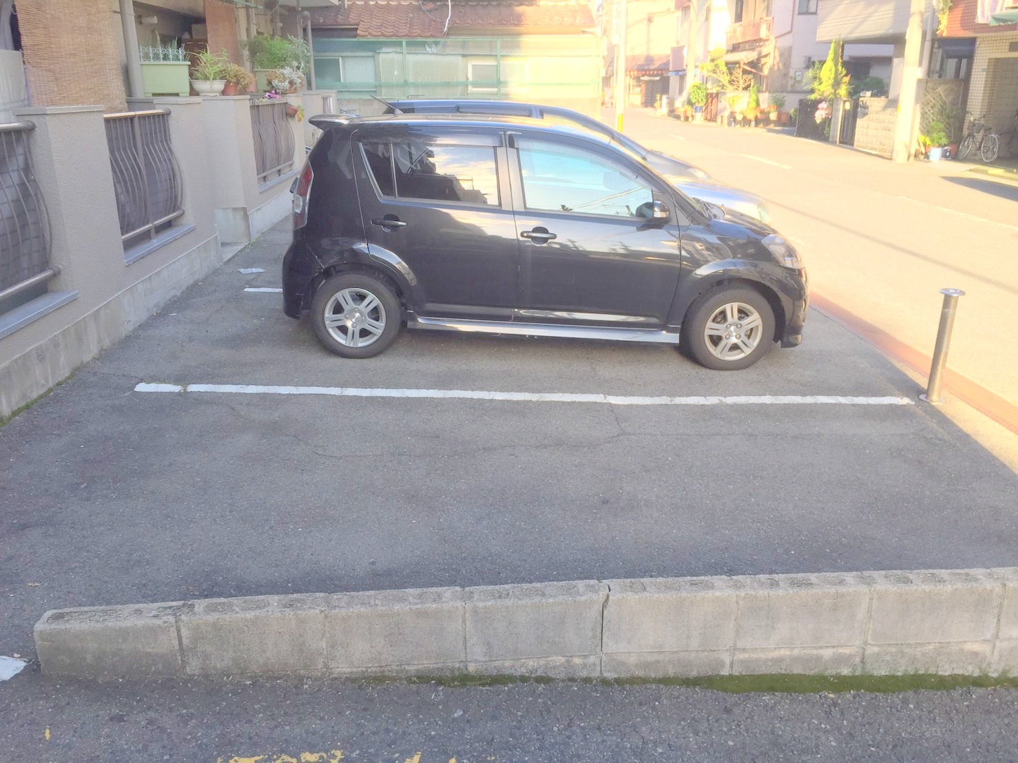 【大阪市平野区西脇のマンションの駐車場】