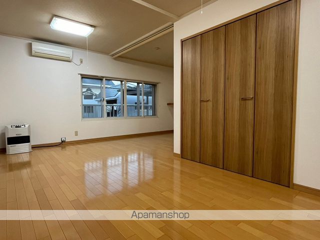 コーポ成田の居間写真