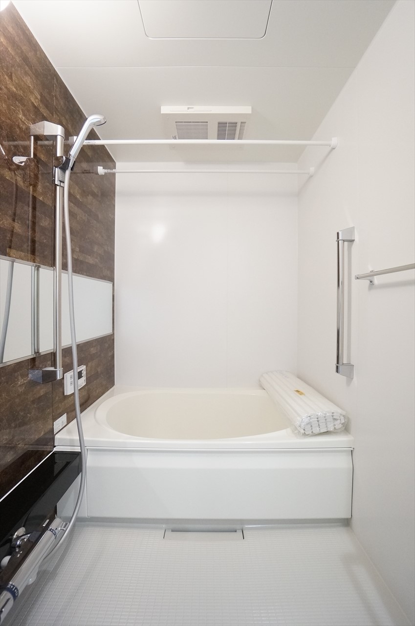 バス・シャワールーム　追焚、暖房乾燥機、物干しバー付