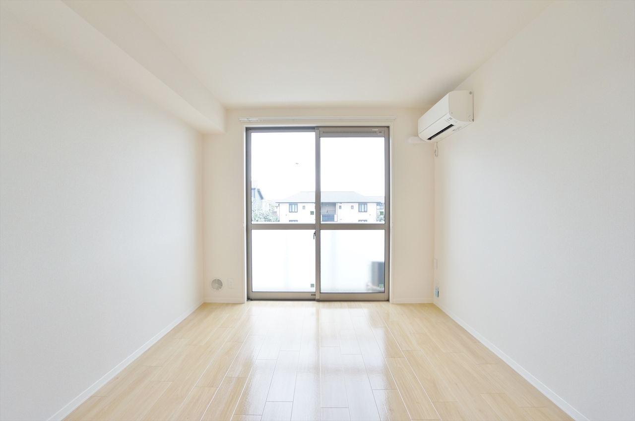 居室・リビング　リビング、エアコン付、電動シャッター