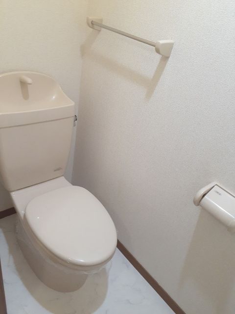 【ファミールメゾンＢのトイレ】