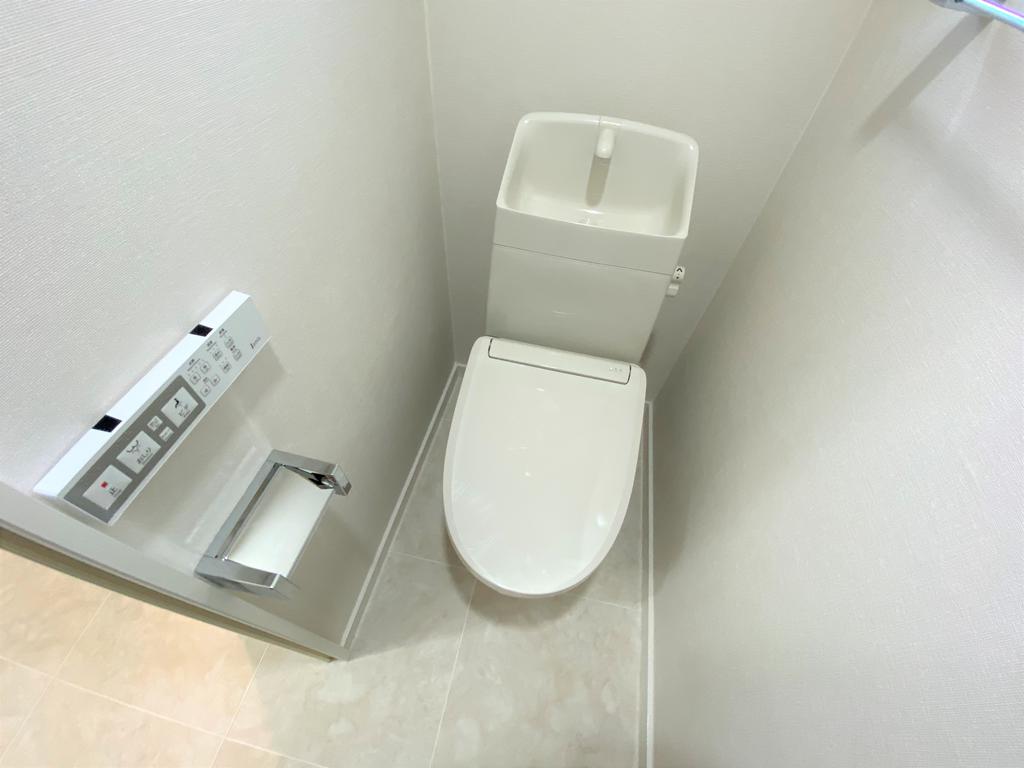 トイレ　温水洗浄便座