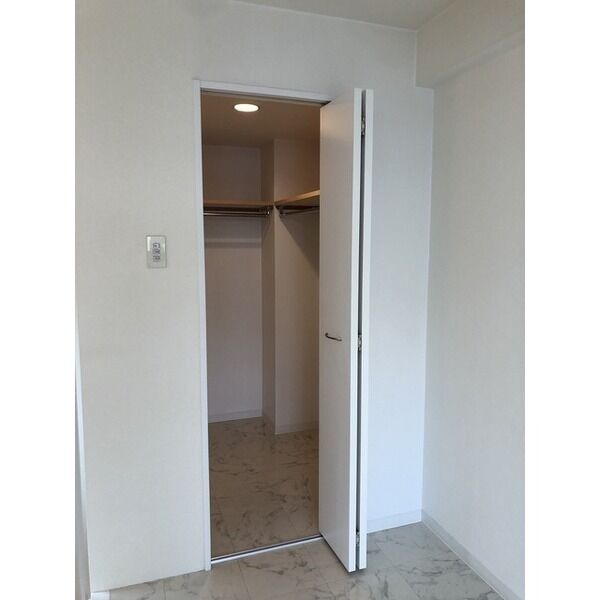 収納　収納力のあるウォークインクローゼットです！