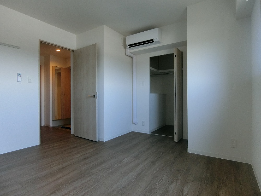 居室・リビング　フローリングでエアコン付き