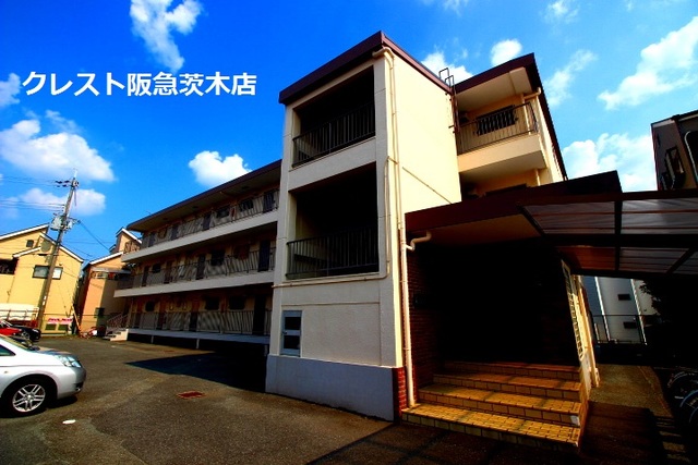 茨木市丑寅のマンションの建物外観
