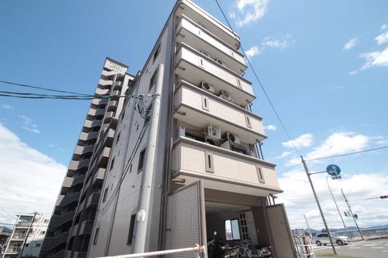 【広島市西区庚午中のマンションの建物外観】