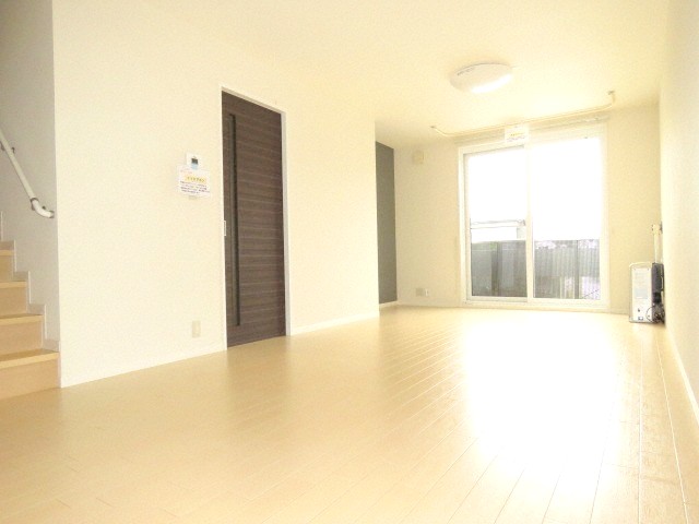 居室・リビング　配置がしやすい使い勝手の良いお部屋です♪