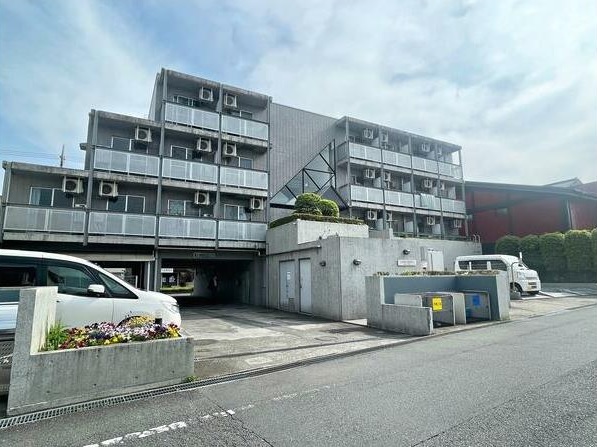 八王子市めじろ台のマンションの建物外観