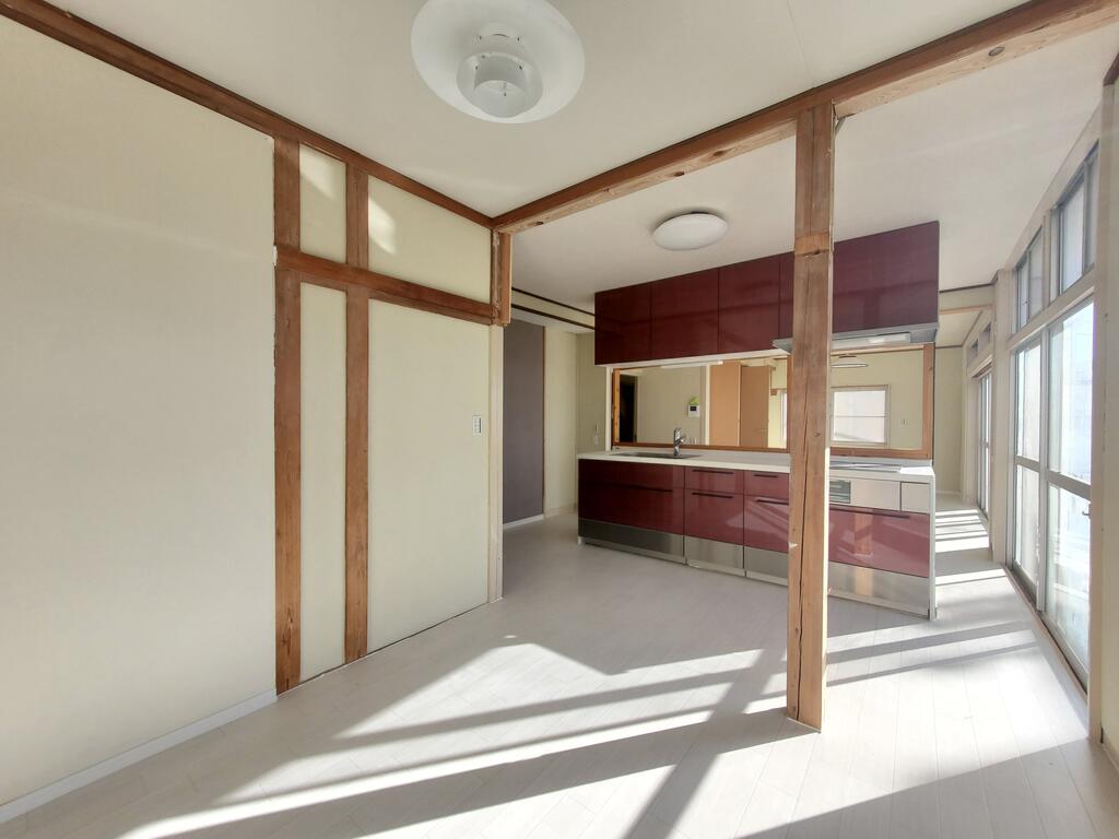 助川町5丁目一戸建の居間写真