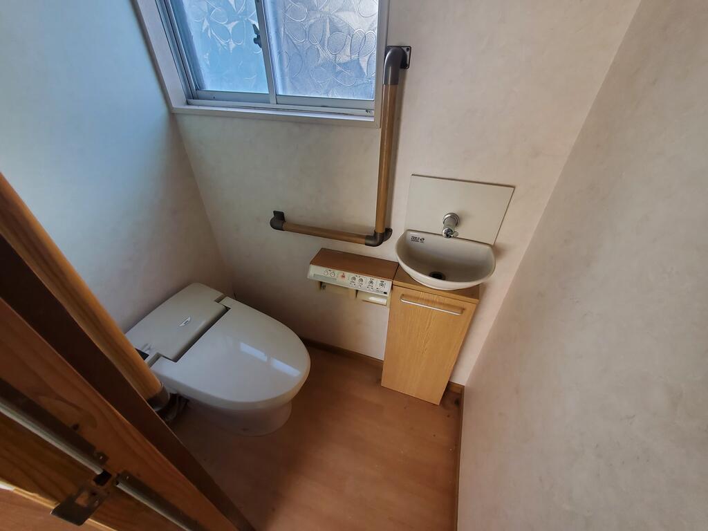 助川町5丁目一戸建のトイレ写真