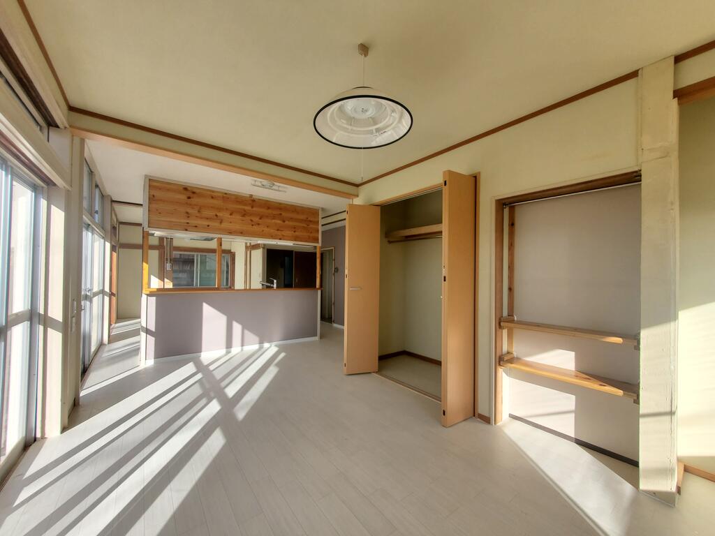 助川町5丁目一戸建の居間写真