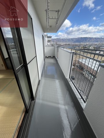 バルコニー　暖かな日差しのふりそそぐバルコニー