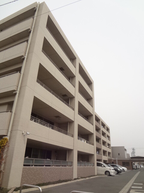 浜松市中央区雄踏のマンションの建物外観