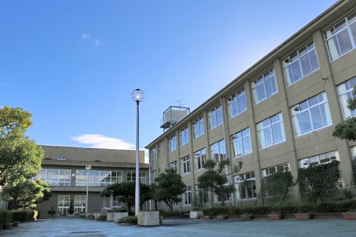 中学校　河内長野市立南花台中学校（中学校）まで880m