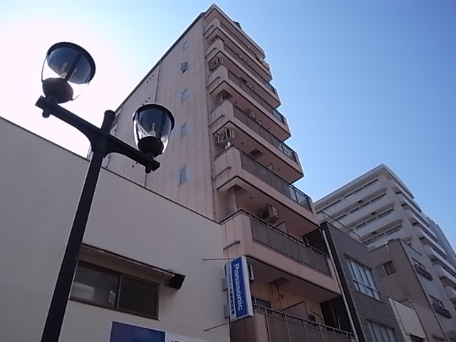 神戸市兵庫区西上橘通のマンションの建物外観