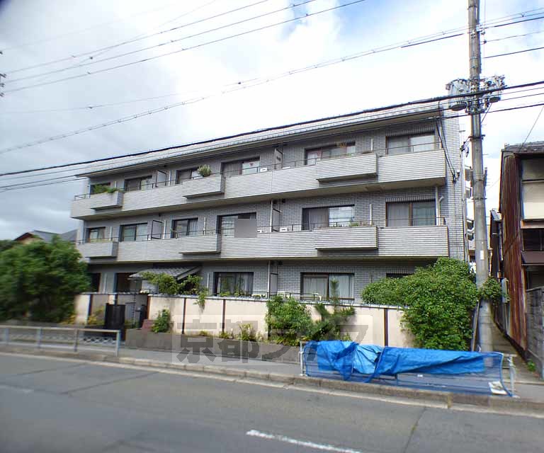 【コンフォール北白川の建物外観】