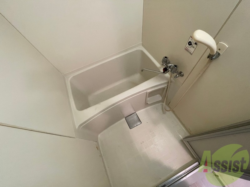 バス・シャワールーム　お風呂になります。一日の疲れを癒してくださいね。