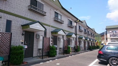 【近江八幡市北之庄町のアパートの建物外観】