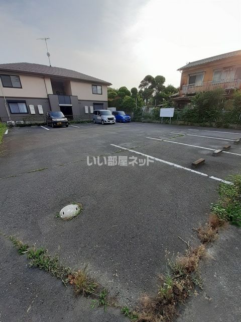 【行田市桜町のアパートの駐車場】