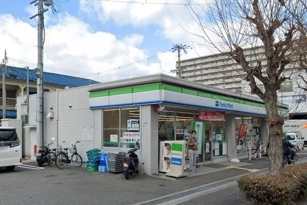コンビニ　ファミリーマート平野瓜破店（コンビニ）まで134m