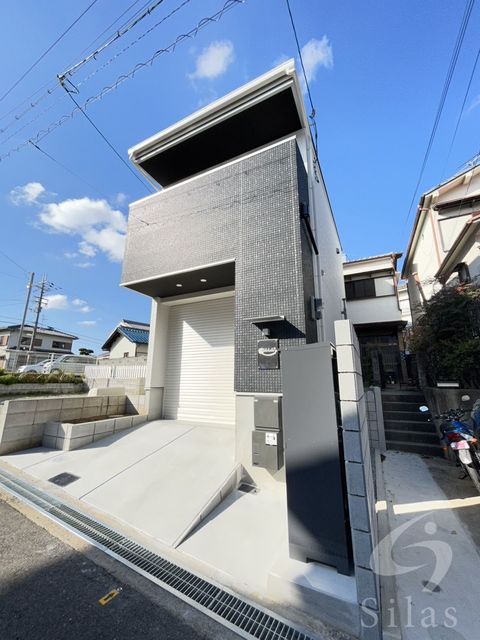 【堺市美原区平尾のアパートの建物外観】