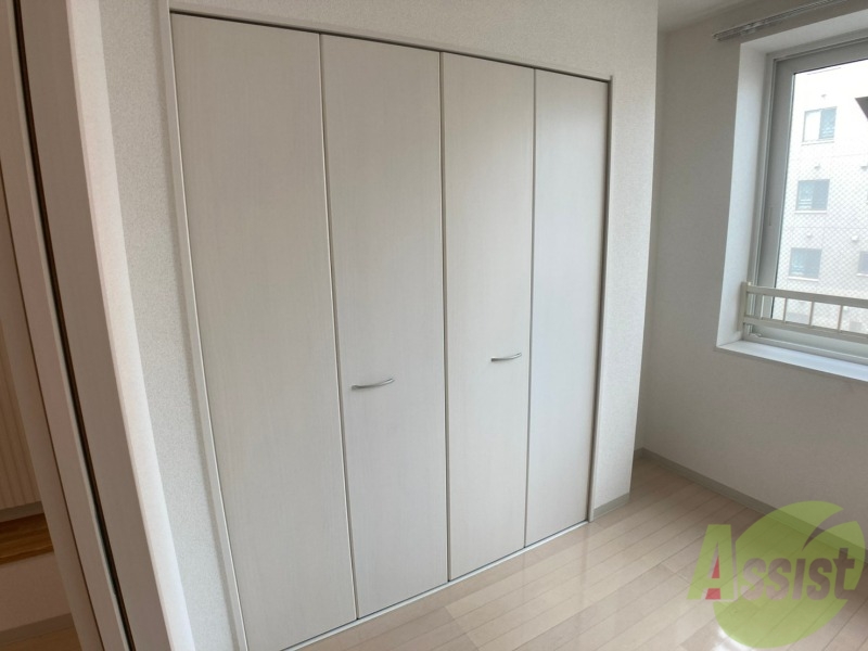 収納　寝室の収納です。部屋がすっきり片付きます。