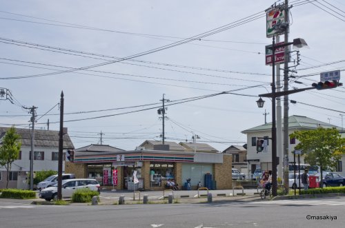 【ロイヤル・ウイング　Cのコンビニ】