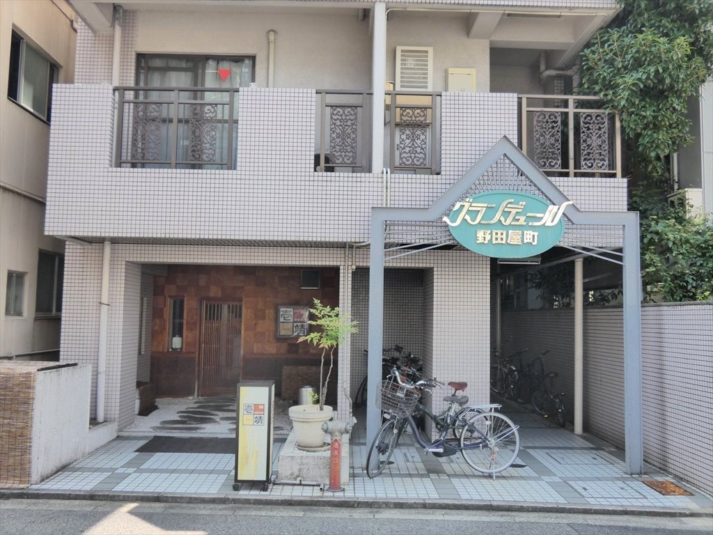 【グランデュール野田屋町の建物外観】