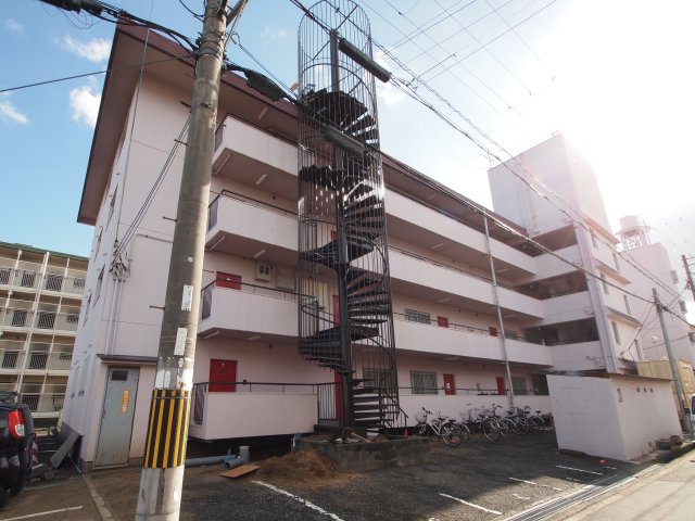 【香芝市鎌田のマンションの建物外観】