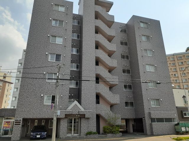 旭川市六条通のマンションの建物外観