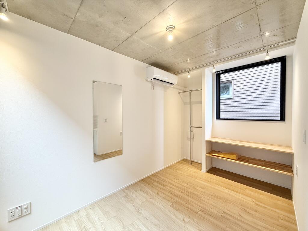 バルコニー　上階の写真を使用しています