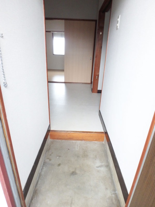 玄関　玄関入ってすぐにＤＫがあります！