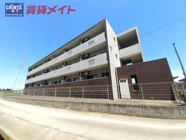 伊勢市田尻町のマンションの建物外観