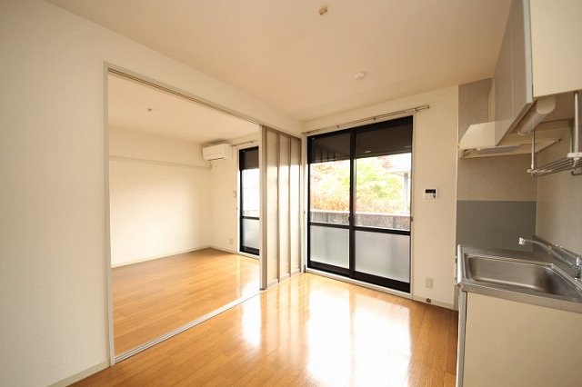 居室・リビング　ダイニングキッチンです