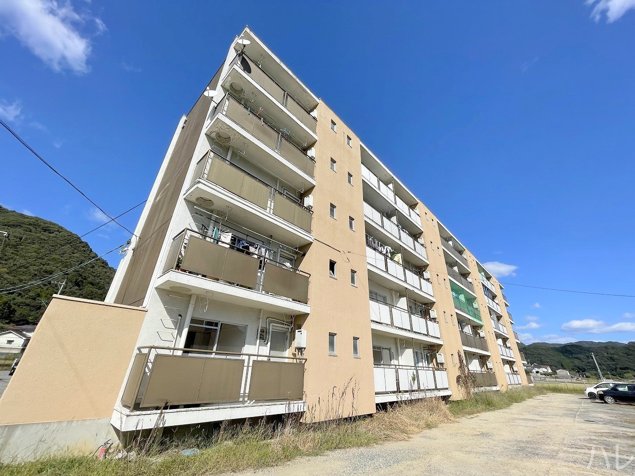 岡山市北区御津国ケ原のマンションの建物外観