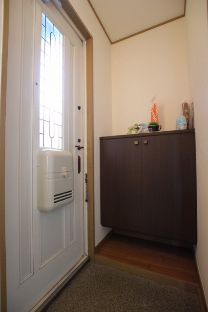玄関　写真は別部屋のものです。
