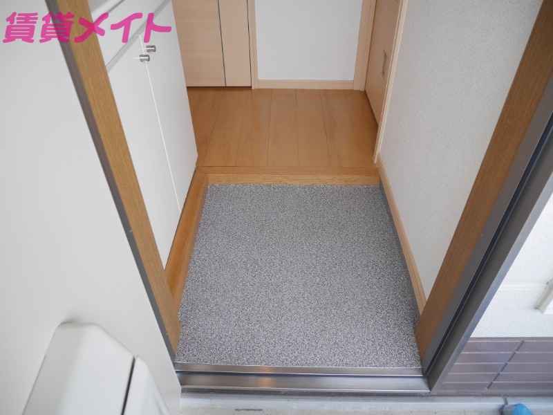 玄関　同型別室のお写真です