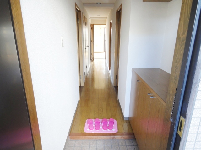 玄関　写真は別号室のものです。