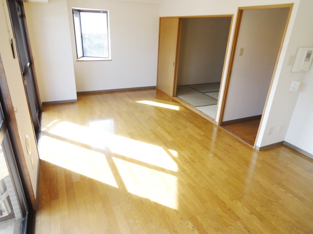 居室・リビング　写真は別号室のものです。