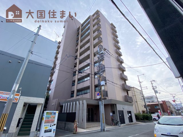 【大阪市西成区潮路のマンションの建物外観】