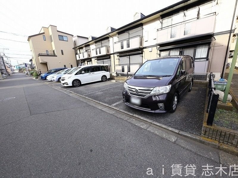 【富士見市東みずほ台のアパートの駐車場】