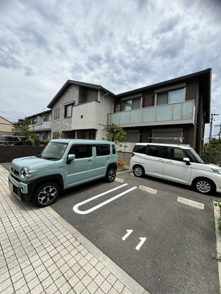 【シャーメゾン　ディェ－チの駐車場】