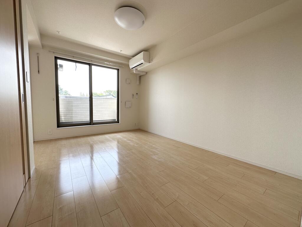 居室・リビング　※画像と反転タイプのお部屋です