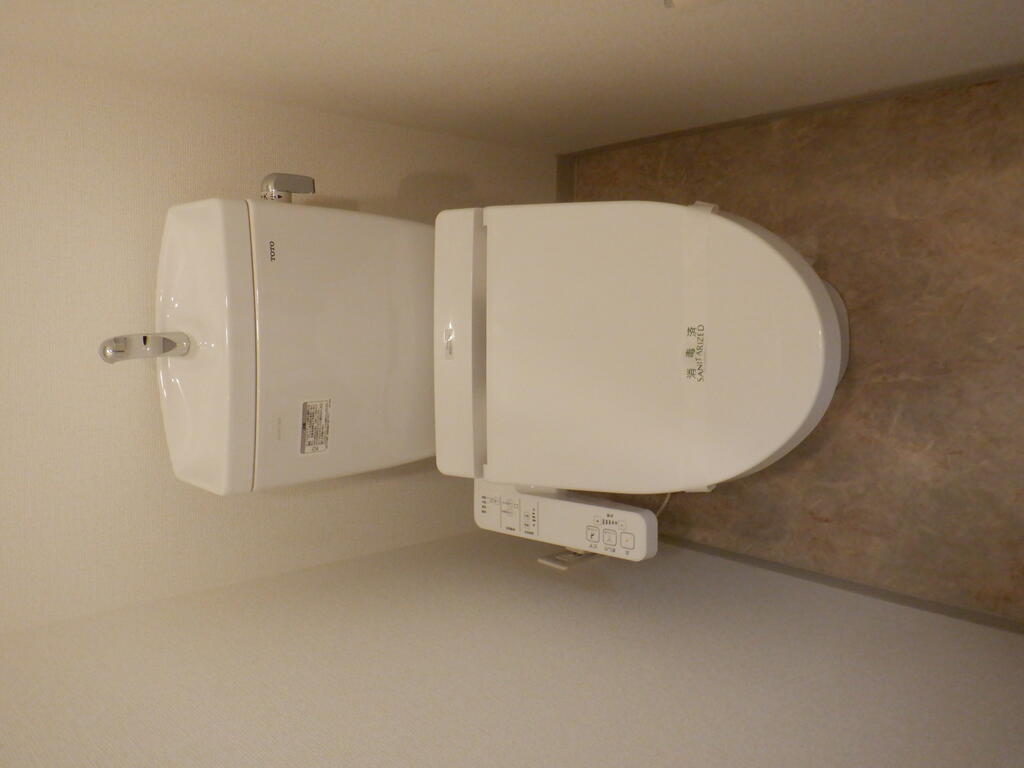 トイレ　※同タイプ・同モデルを使用