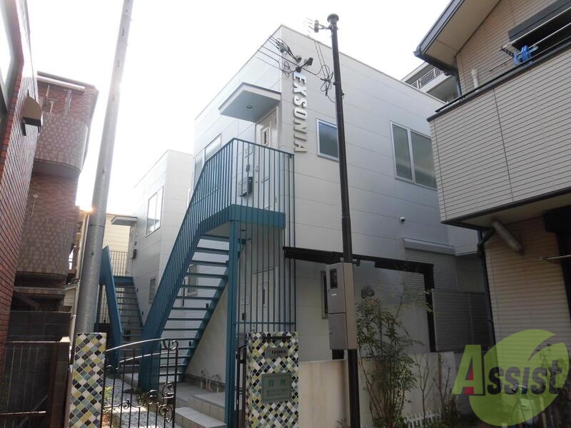 建物外観　白を基調としたモダンな外観