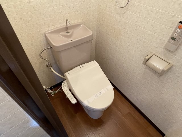 トイレ　トイレです（同棟別室施工例）