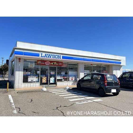 コンビニ　ローソン小矢部津沢店（コンビニ）まで367m