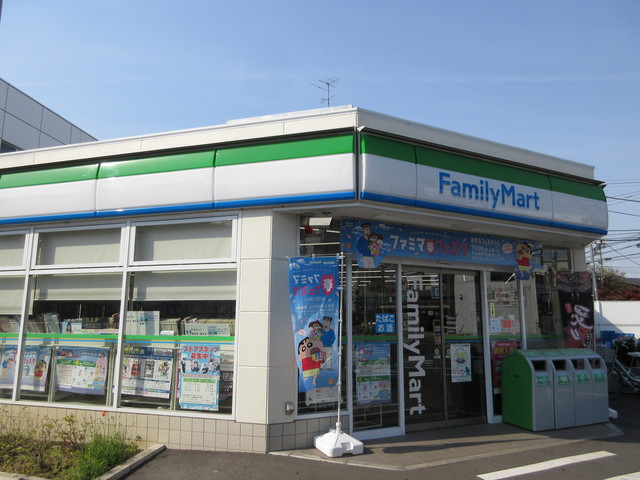 コンビニ　ファミリーマート（コンビニ）まで548m