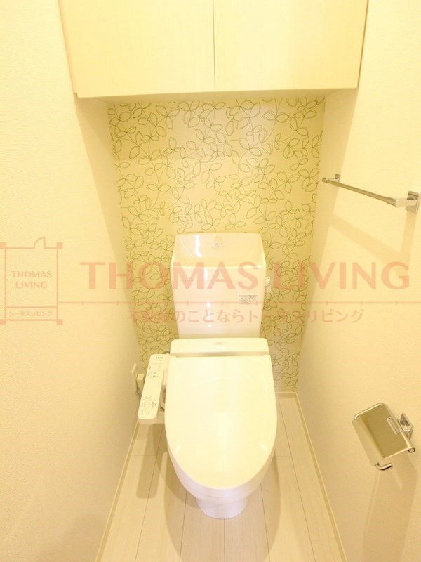 トイレ　温水洗浄便座です。