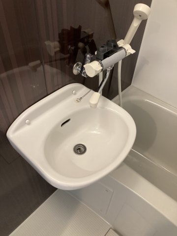 洗面設備　身支度にも便利な洗面台